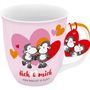 Text: "dich & mich, mehr braucht es nicht!" Illustration: Zwei Schafe vor Herzen in Rosa, Rot und Orange auf einer rosa Tasse.