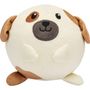 Ein kugelrundes Plüschspielzeug in Hundeform mit braunen und weißen Partien, samt Ohren und gesticktem Gesicht.