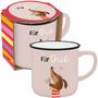 Auf einer Tasse steht "Für Dich". Sie zeigt einen fröhlichen Hund mit Blume. Verpackung bunt gestreift.