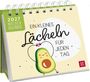 2027 Wochenkalender, Ein kleines Lächeln für jeden Tag. Illustration: fröhliche Avocado mit Herz.