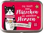 "Du hast ein Plätzchen in meinem Herzen. 25 süße Weihnachtsgrüße." Illustrierte Katze hält ein Herz vor rotem Hintergrund.