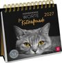 „Inspirierende Worte für Katzenfreunde 2027.“ Eine graue Katze mit gelben Augen auf einem Tischkalender mit Spiralbindung.