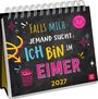 Spiralgebundener Kalender mit Text: "Falls mich jemand sucht: Ich bin im Eimer 2027". Bunte Grafiken und Symbole.