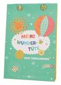 "MEINE WUNDERTÜTE ZUM SCHULANFANG", bunte Schrift auf grünem Hintergrund mit Sonne und heißluftballon.