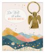 "Die Welt ist schön, weil du mit drauf bist." Illustration mit Blumen, Hügeln und einem goldenen Engel-Schlüsselanhänger.