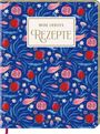 „MEINE LIEBSTEN REZEPTE“ steht in einer weißen Box. Illustriertes Muster mit Granatäpfeln und Blumen auf blauem Hintergrund.