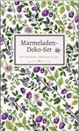 "Marmeladen-Deko-Set. Mit Deckchen, Etiketten & Garn." Hintergrund aus violetten Beeren und grünen Blättern.