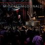 "Live on Soundstage, Michael McDonald". Eine Konzertbühne mit Musikern und einem großen Publikum.