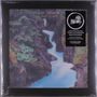 Cover von "Cat Stevens Back to Earth". Eine malerische Schlucht mit blauem Fluss und üppiger Vegetation.