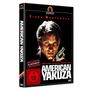 "American Yakuza", "Viggo Mortensen", FSK 18. Ein Mann mit einer Waffe im Fokus, dramatisch beleuchtet.