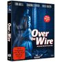 „Over the Wire: Heißer Draht zum Tod“. Nicht freigegeben unter 18 Jahren. Frau in Unterwäsche und Schatten von Jalousien.