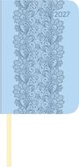 "2027" oben rechts; ein florales Spitzenmuster in Blau auf hellblauem Hintergrund, mit einem gelben Lesezeichen.