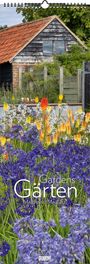 "Gardens Gärten Marianne Majerus 2027 Dumont". Ein Garten mit bunten Blumen und einer alten Hütte im Hintergrund.