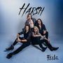 Texte: "Harsh", "Feels". Vier junge Männer, cool posierend, teils mit langen Haaren und Tattoos, in stilvoller Kleidung.