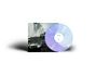 Text: "drown" und "SIDE A". Eine Vinyl-Schallplatte mit violett-blauem Marmormuster liegt vor einem Albumcover.