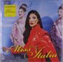 Text: "Miss Italia", "Ditonellapiaga", "The Fantasiland". Frau in rotem Mantel, daneben zwei Frauen mit Schärpen.