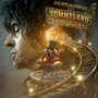 "TOMMY LEE PRESENTS TOMMYLAND: RIDES AGAIN" in leuchtenden Buchstaben, ein Porträt und eine bunte Figur auf einer Achterbahn.