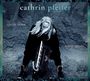 Text: "cathrin pfeifer", "upside down". Frau spielt Akkordeon. Dunkle Kleidung, Hintergrund rustikal, Haar im Wind.