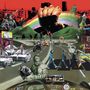 Eine surreale Collage mit einer riesigen Faust, einem Regenbogen, Menschen über einem Zebrastreifen und Figuren auf einer Autobahn.