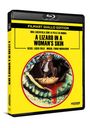 Titel: A Lizard in a Woman's Skin. Gelbes Cover, Frau mit Messer, dunkle, geheimnisvolle Atmosphäre.