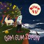 „KUHN FU“ und „GAM GUM SUPON“ in großen Buchstaben. Ein Fischkopf-Charakter steht am Rand einer Klippe neben einem Baum mit Instrumenten und einem Einhorn.