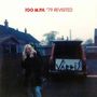 Text: "100 M.P.H. '79 REVISITED". Eine Person mit langen Haaren steht neben einem Fahrzeug mit offenem Kofferraum.