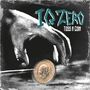 Text: "IQ Zero", "TOSS A COIN". Eine Hand wirft eine Münze. Schwarz-Weiß, mit rauer Textur.