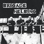 Text: "BRIGADE HELBING". Schwarz-weiß Illustration von vier Männern an einer Brüstung.