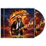 „SINNER“ oben, „BOOM BANG GOODBYE“ unten. Ein Mann mit Gitarre vor Feuer und Explosionen, trägt Sonnenbrille.