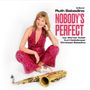 Text: "Ruth Sabadino & Band. NOBODY'S PERFECT. feat. Werner Acker, Kurt Holzkämper, Christoph Sabadino." Frau in pinkem Outfit mit Saxophon.