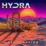 "HYDRA" steht oben, "DEHYDRATION" unten. Eine futuristische Wüstenlandschaft mit Ruinen und einem Sonnenuntergang.
