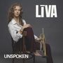 Texte: "LIVA" und "UNSPOKEN". Eine Frau sitzt auf einem Stuhl, hält eine Trompete und schaut in die Kamera.