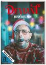 „DEVIANT. MATCH. DATE. PAIN!“ Ein Mann mit Brille und Weihnachtsmütze trägt einen Ballknebel.