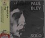 "PAUL BLEY SOLO" ist in Großbuchstaben zu sehen. Ein Schwarz-Weiß-Porträt dominiert die Gestaltung.