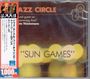 „JAZZ CIRCLE“, „SUN GAMES“. Japanische Schriftzeichen auf einem roten Streifen links. Illustration im oberen Bereich.