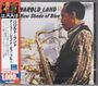 "Harold Land: A New Shade of Blue" steht oben. Ein Mann spielt Saxophon, links steht japanischer Text mit Preisangabe.