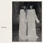 Beth Orton, The Ground Above. Zwei schemenhafte Frauen in langen Kleidern, eine frontal, eine von der Seite dargestellt.
