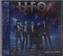 Bandname "UFO" oben, Albumtitel "Walk on Water" unten, fünf Männer auf planetarischem Hintergrund, Cleopatra-Logo links.