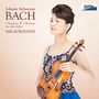 "Johann Sebastian Bach: 3 Sonatas & 3 Partitas for solo violin" von Mie Kobayashi. Frau mit Violine im blauen Kleid.