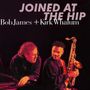 "JOINED AT THE HIP" in großen Buchstaben oben. Darunter "Bob James + Kirk Whalum". Zwei Musiker mit Saxophon und Klavier.