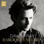 „DAVID FRAY BAROQUE ENCORES“. Schwarz-weiß Porträt eines nachdenklich blickenden Mannes mit mittellangem Haar.