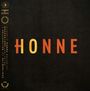 „10 Years HONNE“ und „HONNE“ in großen Buchstaben. Links senkrechter Text zu einer Kollektion. Dunkler Hintergrund.