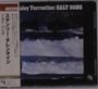"Stanley Turrentine: Salt Song." Wellen schlagen gegen Felsen im Meer; japanischer Text links. CD-Cover.