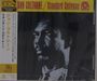 „JOHN COLTRANE / Standard Coltrane“ auf gelbem Hintergrund. Daneben japanische Schriftzeichen. Im Vordergrund ein Porträt.