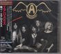 Das Bild zeigt das Wort "Aerosmith" mit japanischen Schriftzeichen, fünf Männer und ein geflügeltes "A"-Logo.