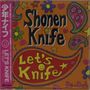 "Shonen Knife", "Let's Knife", "Re-Cut" in verspielter Schrift. Farbenfrohe Blumen- und Herzmuster im Hintergrund.