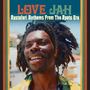 Text: "LOVE JAH Rastafari Anthems From The Roots Era." Ein Mann mit Dreadlocks lächelt fröhlich. Bunte Rahmung.