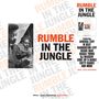 "RUMBLE IN THE JUNGLE" in großen Buchstaben, daneben eine Liste von Künstlernamen; Schwarz-Weiß-Foto zweier Musiker links.