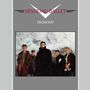 "Spandau Ballet" und "Diamond" in einem stilvollen Design. Fünf Männer in Mänteln stehen vor einer dramatischen Wolkenkulisse.