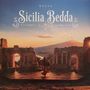Text: „Delia Sicilia Bedda“. Ruinen mit Tanzender im Vordergrund, Vulkan in der Ferne bei Sonnenuntergang.